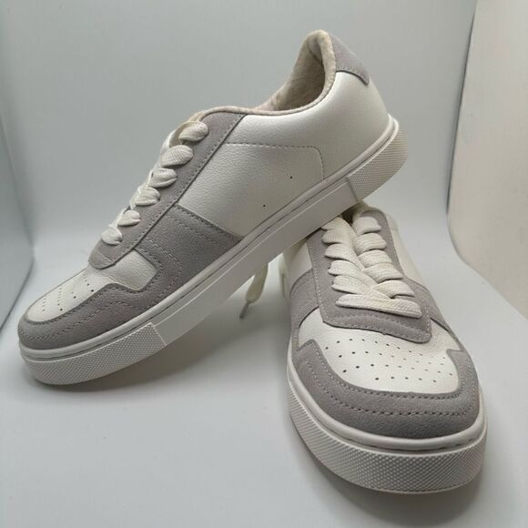 CUSHIONAIRE Women's Trophy lace up Sneaker +Comfort Foam 7 WIDE WHITE/GRAY - Picture 7 of 7